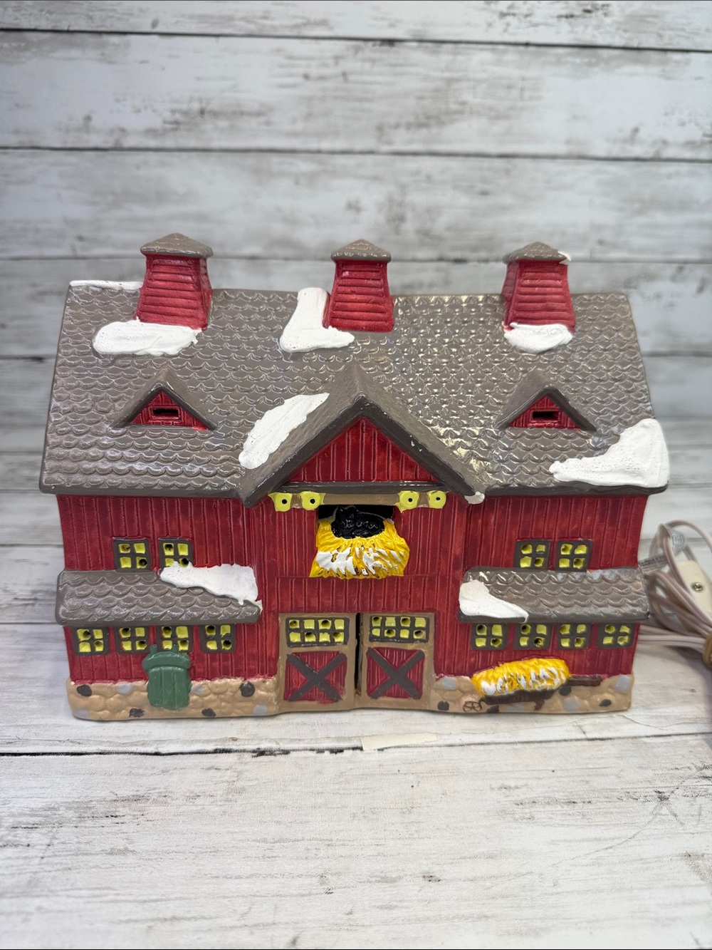 Dept 56 Snow Village 1987 RED BARN #50814 Retired 1988 With Light  No Box